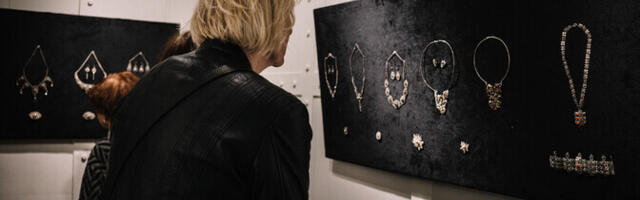 ФОТО: в Таллинне открылась выставка памяти художницы по металлу Айно Капста