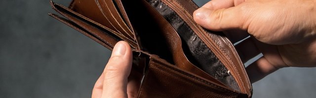 Быстро ухудшающееся экономическое положение снижает потребительские расходы семей