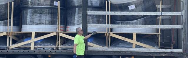 ФОТО | В Силламяэ начали привозить заказанные контейнеры для мусора