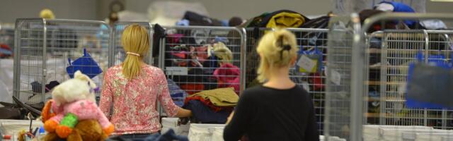 Продавец подержанной одежды: в трудные времена люди не начинают покупать использованную одежду вместо новой