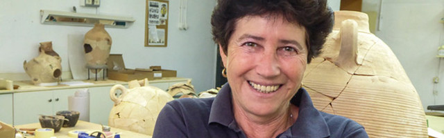 Израильские археологи нашли тысячелетнее куриное яйцо