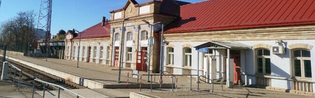 В Нарве рабочий поезд сошел с рельсов: движение в восточном направлении было парализовано
