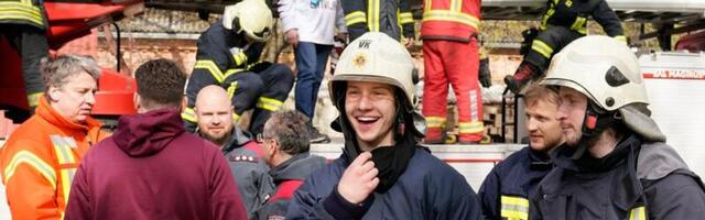 ВИДЕО | Хоккеисты сборной Латвии примерили форму пожарных