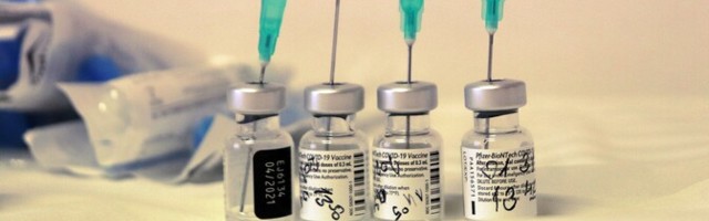 Крупнейшие больницы Таллинна и Нарвы ждут пациентов на вакцинацию препаратами Pfizer и Moderna