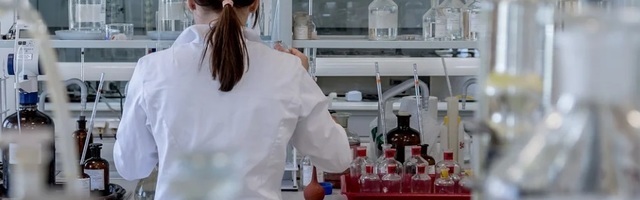 Тестировать на коронавирус теперь будут всех людей с симптомами, независимо от возраста и наличия других заболеваний