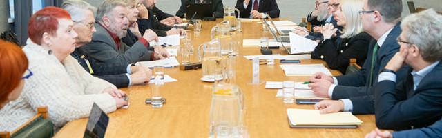 Обновлено: Рийгикогу: необходимо срочно выяснить причины порчи вакцин