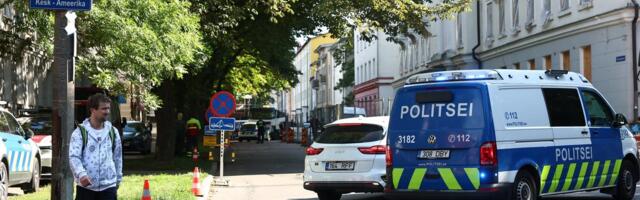 Сбитый грузовиком пешеход скончался в машине скорой помощи. Что еще произошло на дорогах?