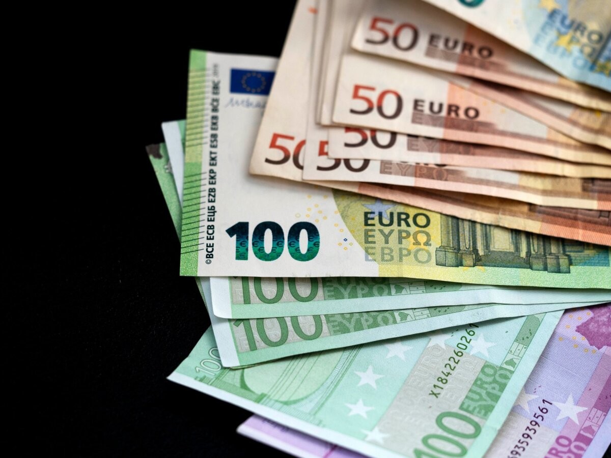 Images of a euro