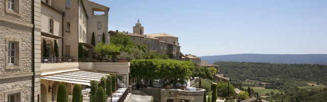 Cпа-центр Sisley в здании бывшей крепостной стены: отель Airelles Gordes, La Bastide открывает cезон 29 апреля