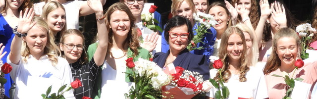 Город чествовал лучших выпускников