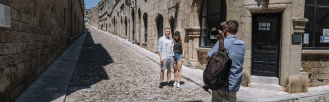 В Греции ослабляют ограничения, несмотря на новые случаи COVID-19 в туристических местах