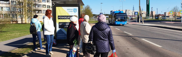 Нарвские автобусы во время кризиса: вместо 80 мест – 17, и многим желающим в них не попасть. В горуправе признают, что проблему до конца ЧП не решить