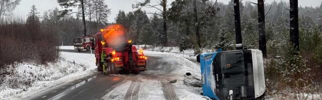 В Алутагузе рейсовый автобус съехал в кювет, повредив свой газовый баллон. Пострадавших нет