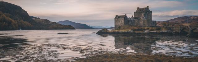 В Шотландии всего за 35000 евро продают замок на острове. Но есть один небольшой нюанс