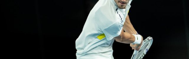 Медведев проиграл Джоковичу в финале Australian Open в трех сетах