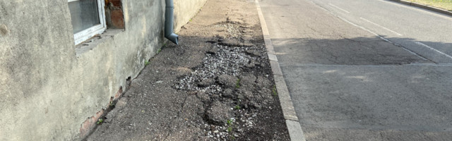 Вице-мэр: денег на ремонт тротуаров в Нарве нужно раз в 10 больше