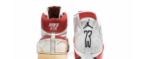 Какие кроссовки Майкла Джордана были выставлены на аукционе и в чём их особенность?