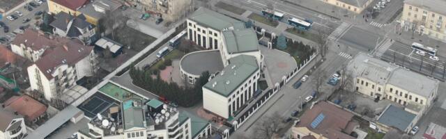 Агенты, которые живут на крыше: как ГРУ и СВР следят за молдавскими властями через антенны на российском посольстве