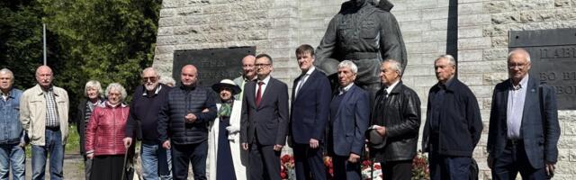 В День памяти и скорби на военном кладбище в Таллине прошли торжественно-траурные мероприятия