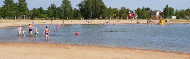 После купания в море или озере на коже могут остаться невидимые паразиты