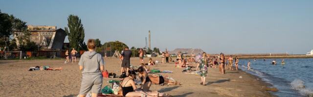 ЛИЦО ОККУПАЦИИ | „Слезы на глазах наворачиваются“: как россияне отдыхают в оккупированном Мариуполе