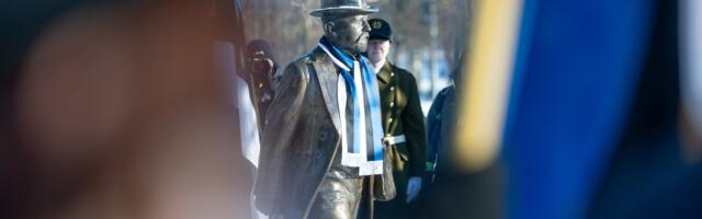 ФОТО | У памятника Яану Поска отметили 106-ю годовщину Тартуского мира
