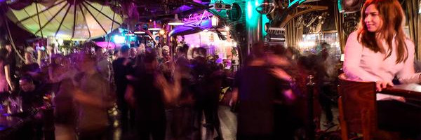 Власти Москвы изменили правила работы ночных клубов и баров