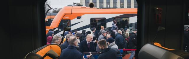 Проблемы продолжаются: в поезде Elron заклинило двери