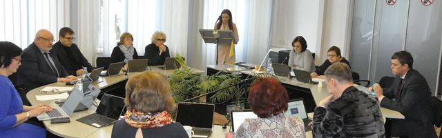 Жизнь заставила: Горсобрание Нарвы со скрипом пытается перейти на удаленную форму заседаний