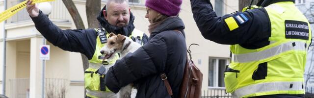 ФОТО | Полиция выпроводила протестующего эстонского политика с места проведения работ