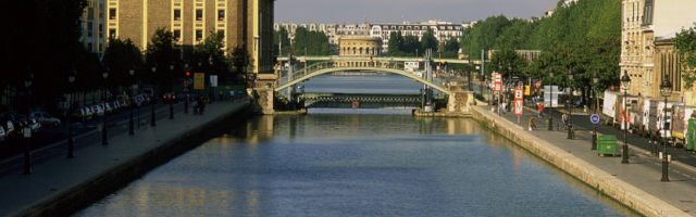 В Париже открывают кинотеатр на воде