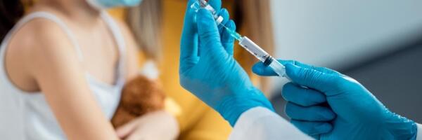 О чем пишет пресса: календарь вакцинации детей, поджог в интересах России