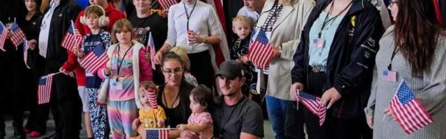 США приняли первую группу белых жителей ЮАР