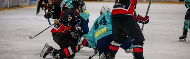 ФОТО: команда из Нарвы находится в шаге от выхода в финал чемпионата Эстонии по хоккею