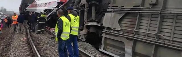 В РФ под Ульяновском с рельсов сошел пассажирский поезд 