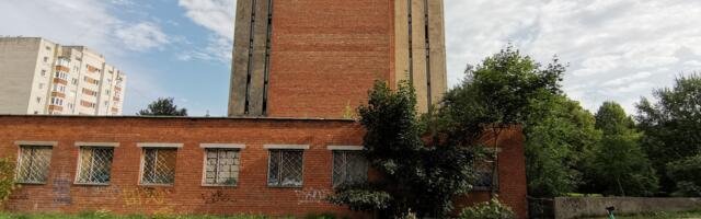 Когда снесут заброшенное здание на улице Кеваде? Ответы мэра Нарвы на вопросы горожан