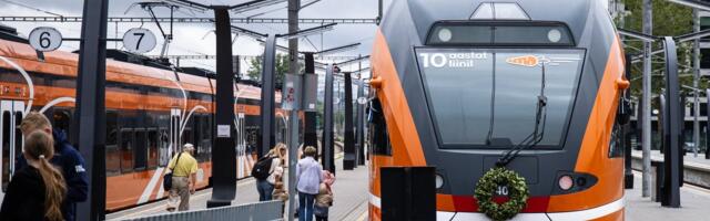 Пассажир опоздал на поезд из-за изменения времени отправления. Компанию Elron обязали возместить счет за такси