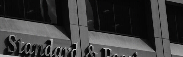 S&P внепланово понизило суверенный кредитный рейтинг Франции