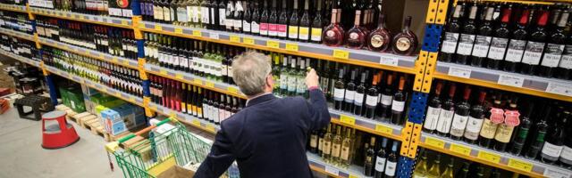 Оппозиция против повышения акциза на алкоголь и сокращения времени его продажи