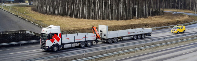 ВИДЕО | По дорогам Эстонии разъезжает автопоезд длиною более 25 метров