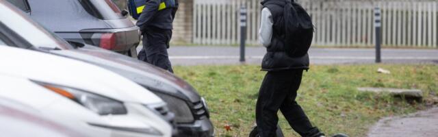 В ходе трехчасового полицейского рейда у школ выявлено 19 нарушений, связанных с самокатами