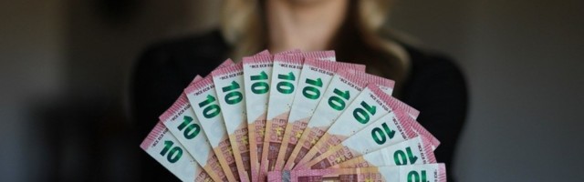 Зарегистрированные безработные смогут подрабатывать до 233 евро в месяц