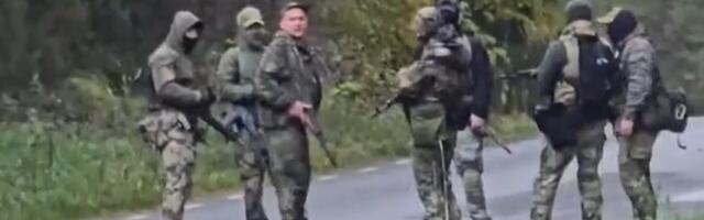ВИДЕО | Семь вооруженных российских военных стояли на дороге на эстонско-российской границе  