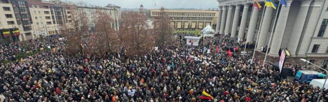 В Вильнюсе тысячи людей протестовали против угрозы свободе СМИ