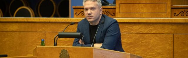 Рийгикогу отклонил предложение Коробейника отменить закон «о двух стульях»