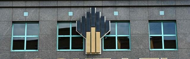 Санкции и дешевая нефть нанесли удар по денежному потоку российских энергогигантов