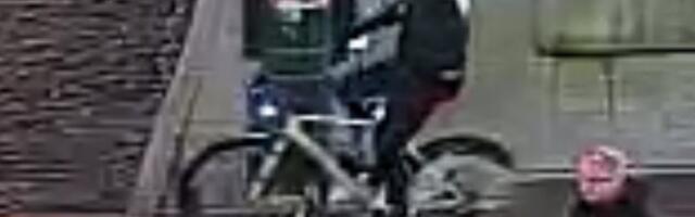 Велосипедист столкнулся с автомобилем и скрылся. Полиция просит помощи