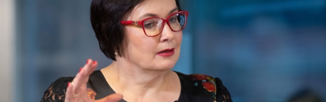 Проголосовали против закрытия Narva Linnaleht, а заодно обсудили наряд Катри Райк