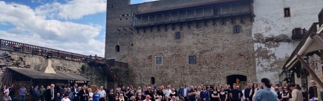 ФОТО: С Танелем Мазуром попрощались в Северном дворе Нарвского замка