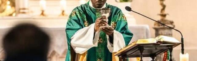 В Латвию приглашают служить священников из Нигерии и Индии